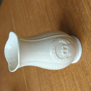 Go away Irish Crystal heritage center Belleek 4.5 inch vase